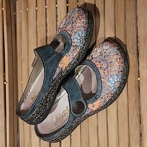 Rieker Antistress clogs size 8